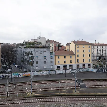 Moderno Bilocale In Via Tortona A 500m Dai Navigli Apartment